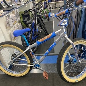 Meet your Posher, Douglas